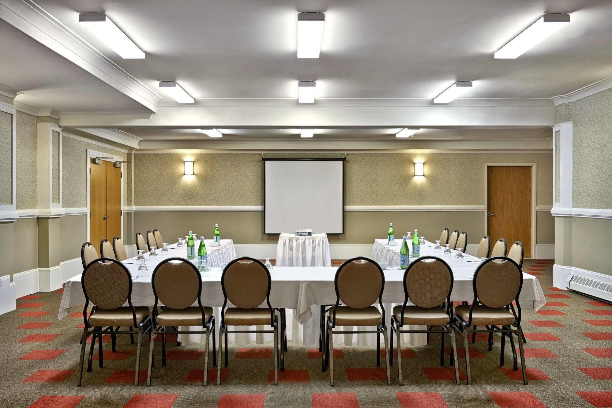 Holiday Inn Express & Suites Halifax - Bedford By Ihg Екстер'єр фото
