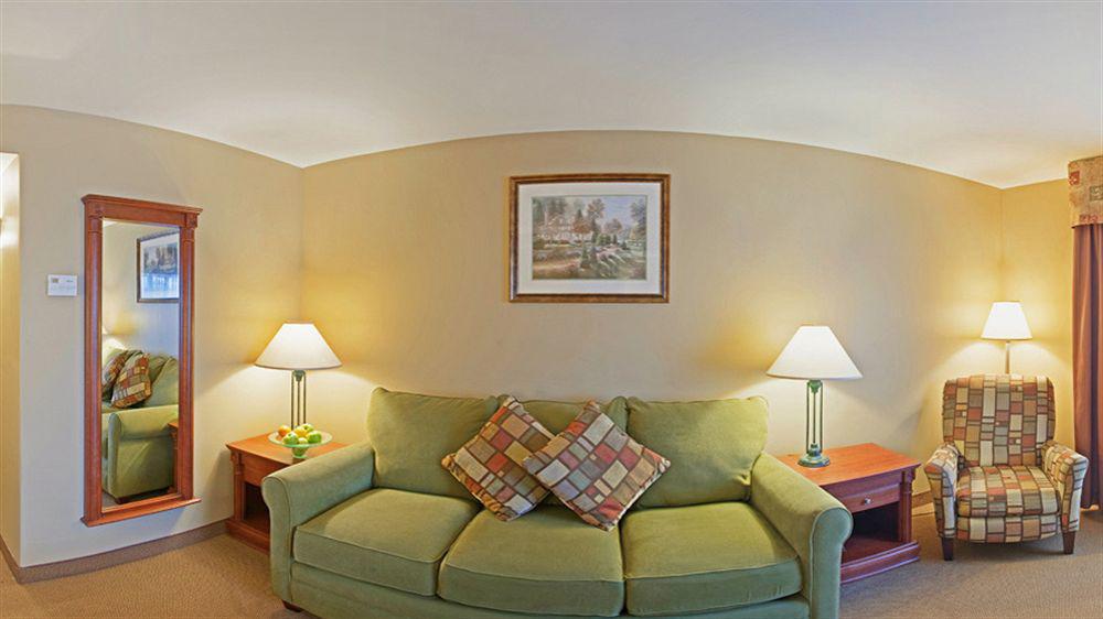 Holiday Inn Express & Suites Halifax - Bedford By Ihg Екстер'єр фото